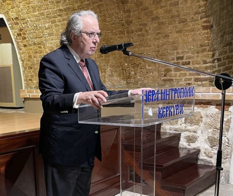Κέρκυρα: Ο Γ. Μπαμπινιώτης στην εκδήλωση της Ι. Μητροπόλεως για τους Τρεις Ιεράρχες