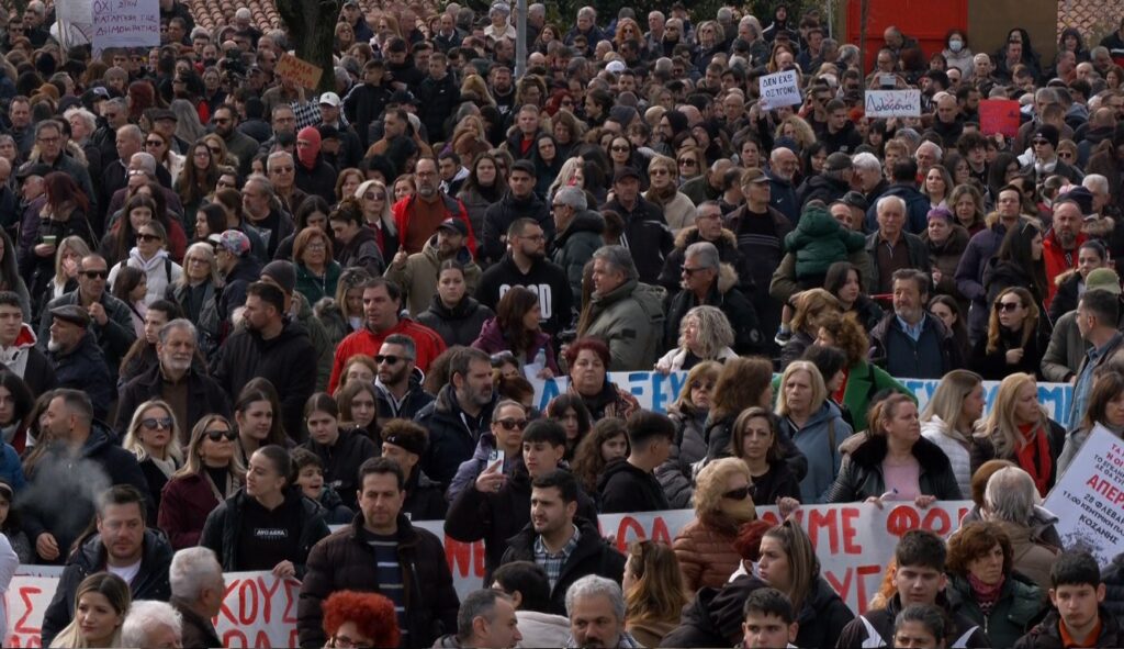 Μαζική συγκέντρωση και πορεία στην Κοζάνη για την επέτειο της τραγωδίας των Τεμπών