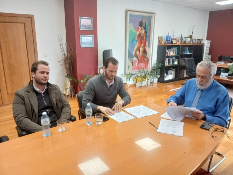 Αλμυρός: Υπογράφηκε η σύμβαση της αποκατάστασης του αλιευτικού καταφυγίου Αγίου Ιωάννη 