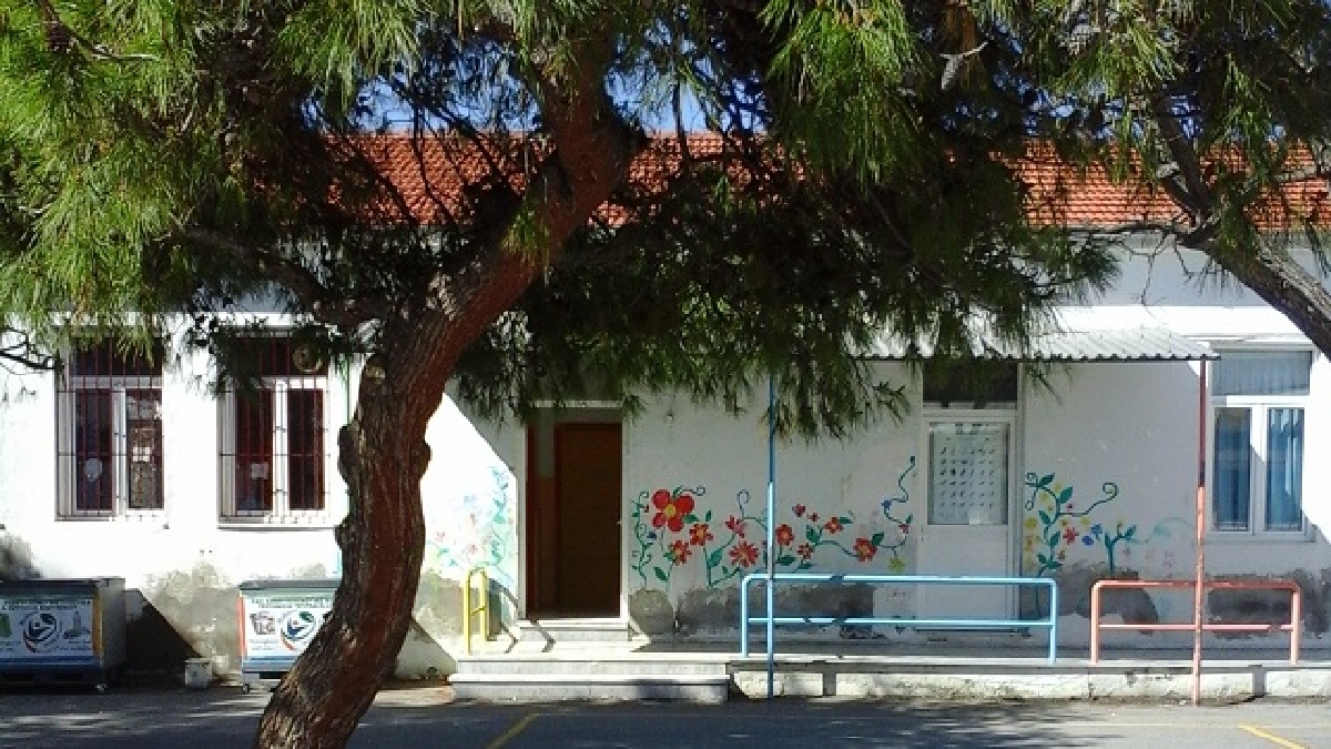 Βόλος: Τραυματίστηκε εργάτης κατά τη διάρκεια αποξήλωσης σοβάδων σε σχολείο στις Αλυκές
