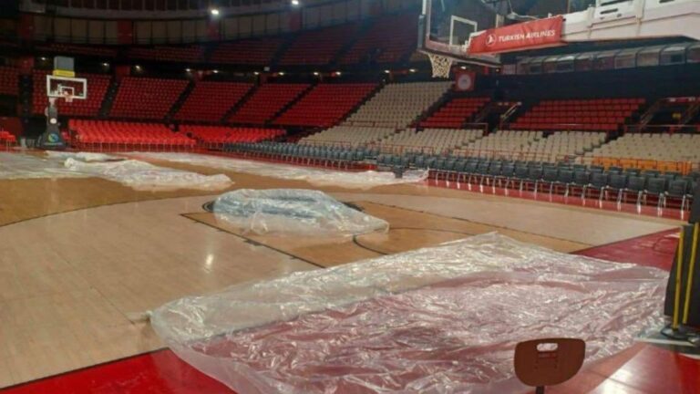 Πλημμύρισε ξανά το ΣΕΦ – Nάυλον και κουβάδες σε αρκετά σημεία του Σταδίου