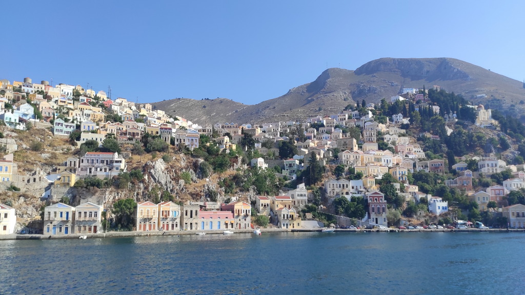 Πυρκαγιά σε εξέλιξη στη Σύμη πίσω από τη Μονή Πανορμίτη – Σπεύδει δύναμη της Π.Υ. Ρόδου