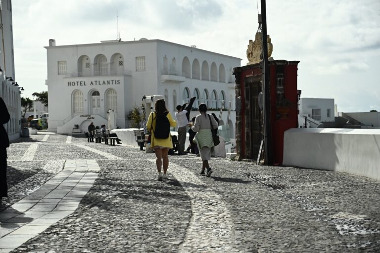 Γ. Χατζημάρκος, Περιφερειάρχης Νοτίου Αιγαίου στο Πρώτο: Πέντε έως έξι χιλιάδες έχουν φύγει από τη Σαντορίνη – Δεν υπάρχει κύμα τουριστικών ακυρώσεων (audio)