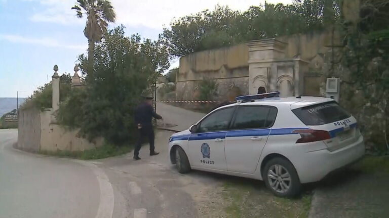 Ζάκυνθος: Κηδεύεται η άτυχη συμβολαιογράφος – Τι κατέγραψε κάμερα κοντά στο σπίτι της το βράδυ της επίθεσης