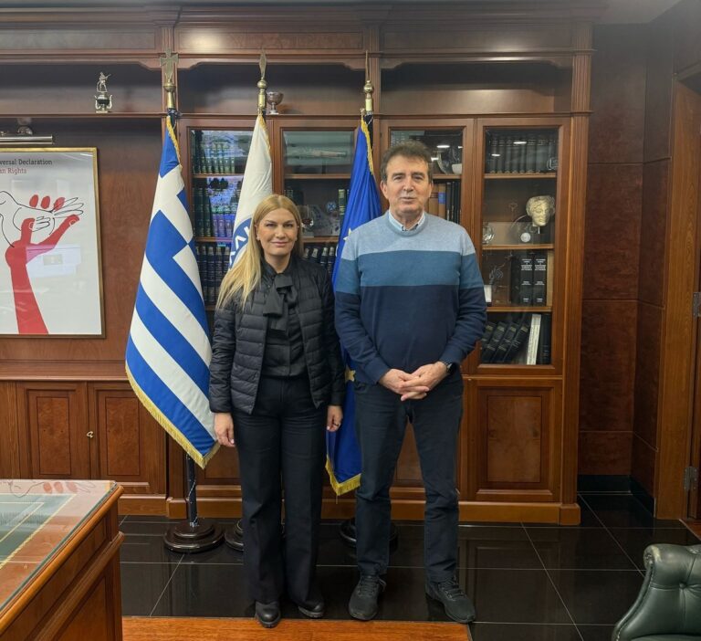 Παρέμβαση Σέβης Βολουδάκη για τροχαία, αδέσποτα και υποστελέχωση στα Χανιά – Δεσμεύσεις Χρυσοχοΐδη