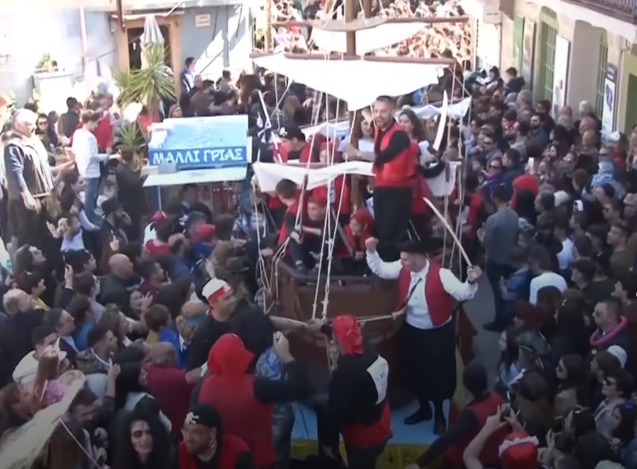 Θυμιανά Χίου: Πυρετώδεις προετοιμασίες για το αποκριάτικο έθιμο της Μόστρας
