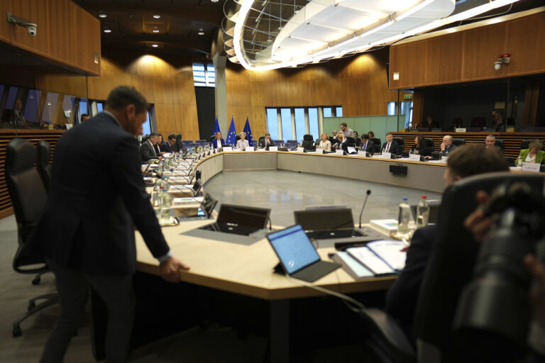 Κομισιόν: Συντονισμός της ευρωπαϊκής διπλωματικής προσέγγισης τόσο με Τελ Αβίβ, όσο και με Τεχεράνη