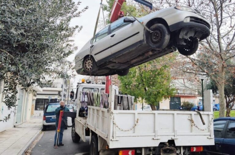Θεσσαλονίκη: Την απομάκρυνση 700 εγκαταλειμμένων οχημάτων σχεδιάζει ο Δήμος