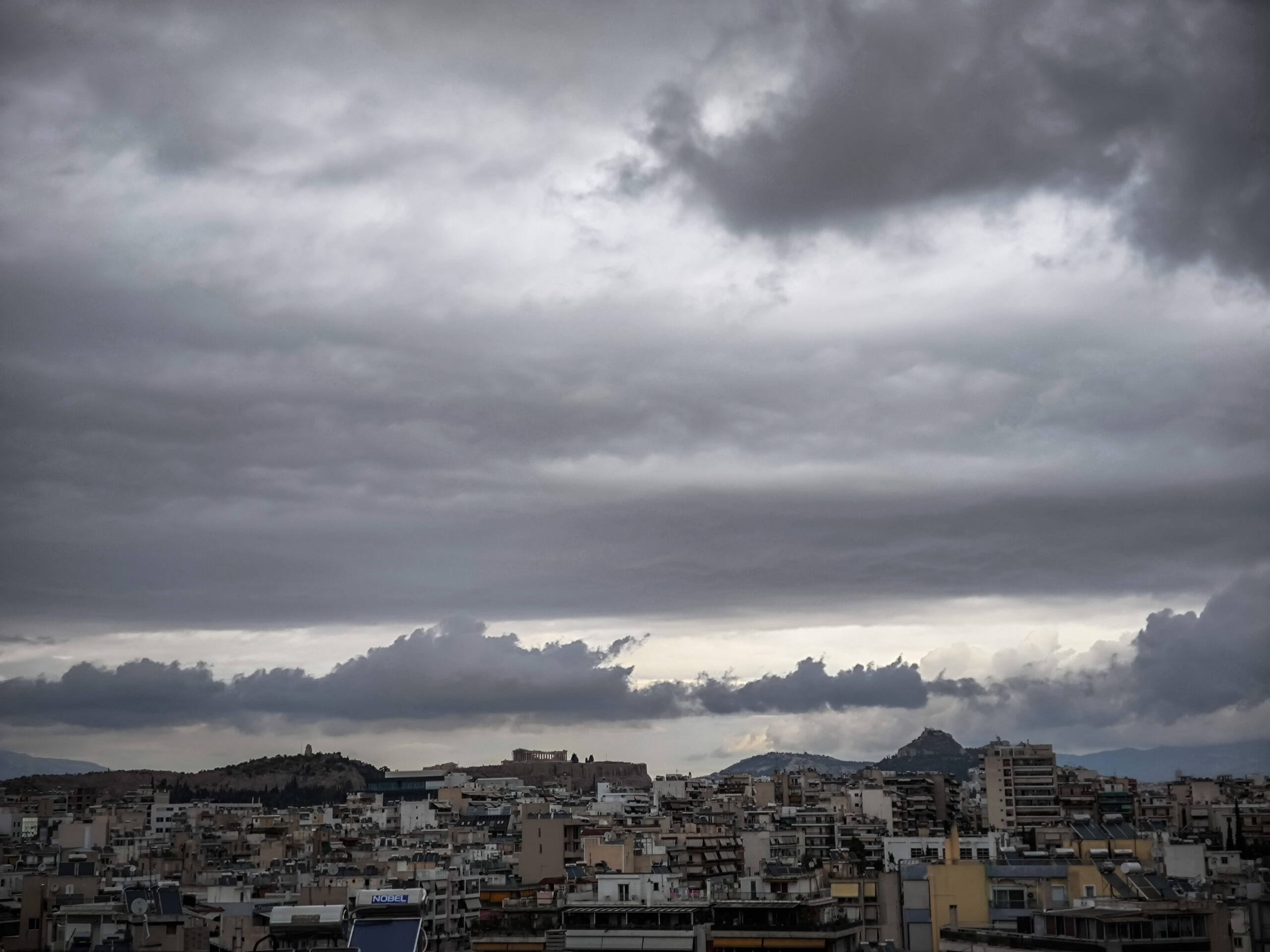 Έκτακτο δελτίο επιδείνωσης καιρού: Πού αναμένονται βροχές και καταιγίδες – Πότε προβλέπεται ύφεση