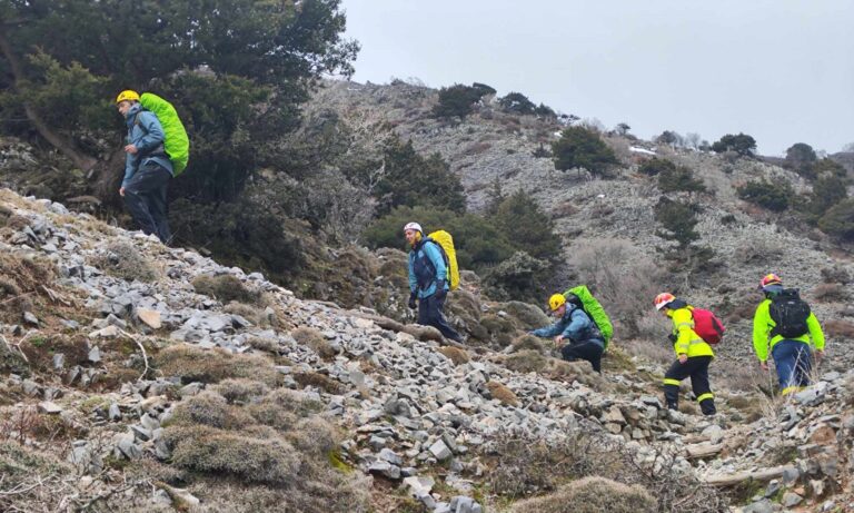 Χανιά: Υπό αντίξοες καιρικές συνθήκες συνεχίζονται οι έρευνες για τον εντοπισμό του νεαρού Γερμανού (βίντεο)