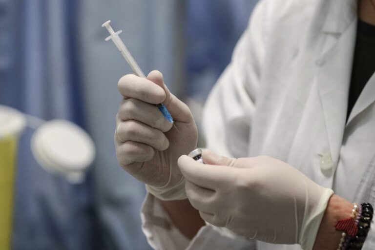 Γκ. Μαγιορκίνης στο ΕΡΤNews: Υπάρχει αύξηση της μηνιγγίτιδας, αλλά όχι με τη μορφή επιδημίας – Ποιο είναι το πρώτο σύμπτωμα