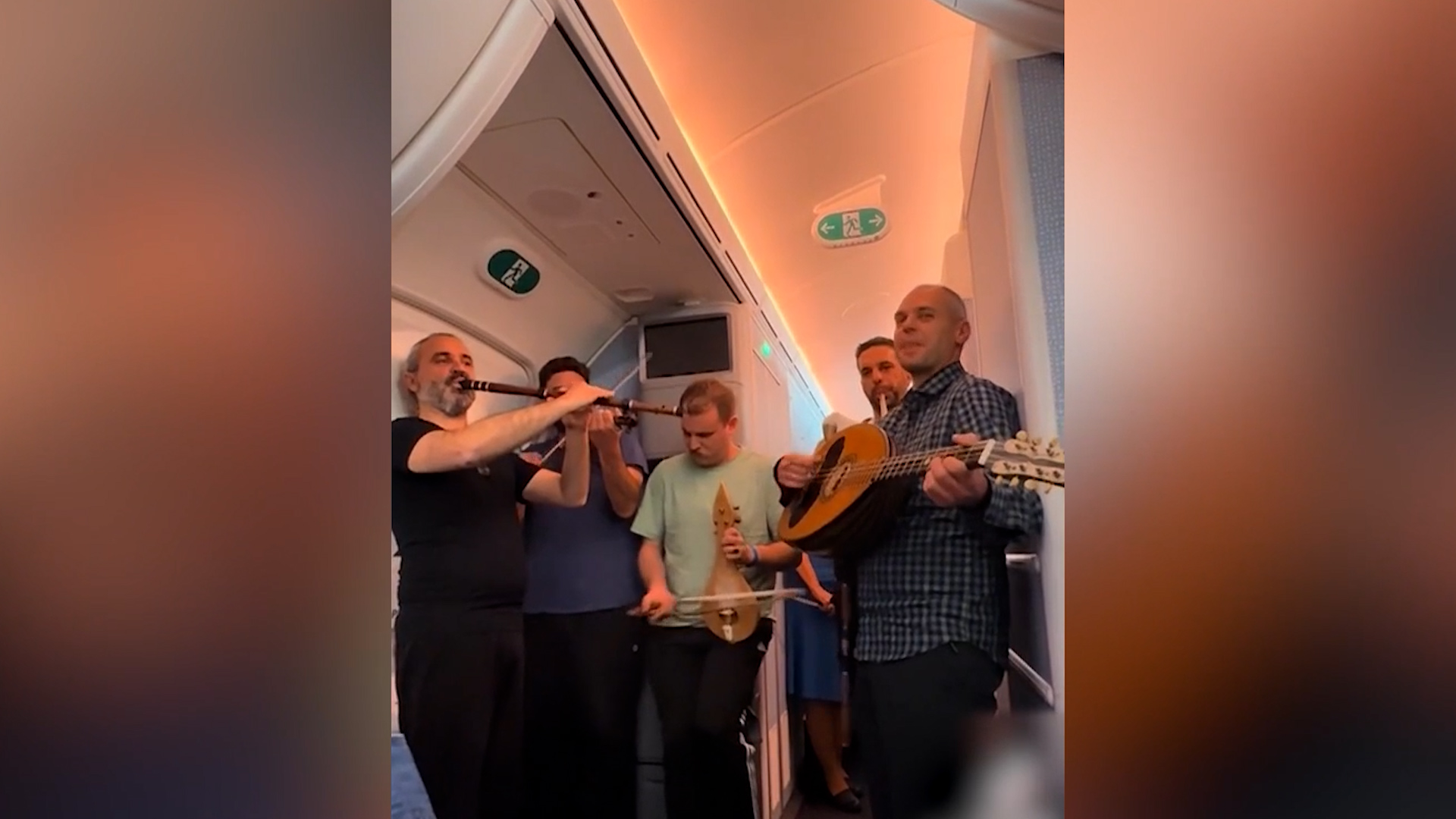 Πτήση της KLM με ελληνικά παραδοσιακά τραγούδια