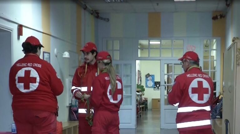 Θεσσαλονίκη: Διασώστες έδωσαν χαρά στα παιδιά του δημοτικού βρεφοκομείου «Ο Άγιος Στυλιανός»
