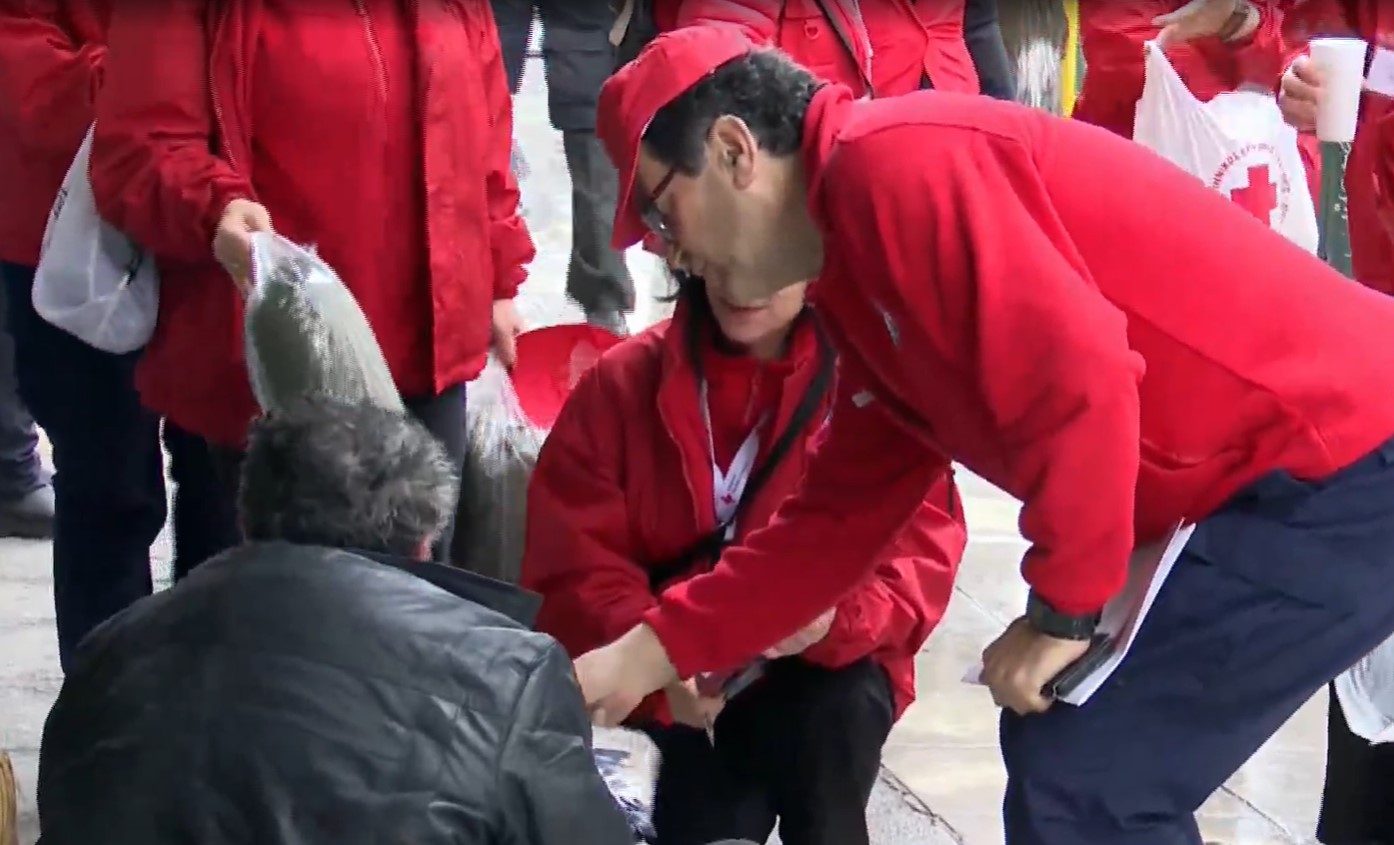 Κοντά στους άστεγους της Θεσσαλονίκης ο Ερυθρός Σταυρός