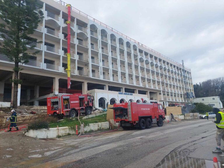 Φωτιά σε ξενοδοχείο στην Κέρκυρα (βίντεο)