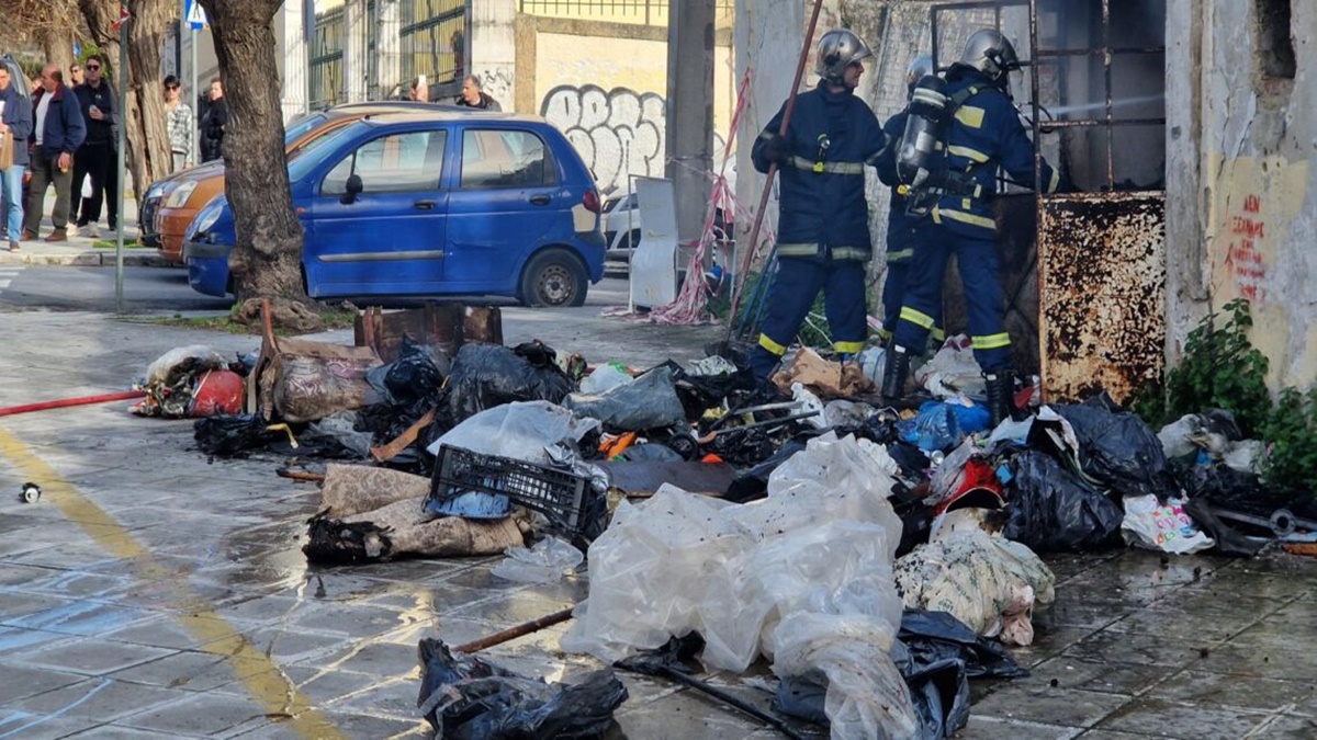Κέρκυρα: Φωτιά σε εγκαταλειμμένο κτίριο στο κέντρο της πόλης – Άμεση επέμβαση της Πυροσβεστικής