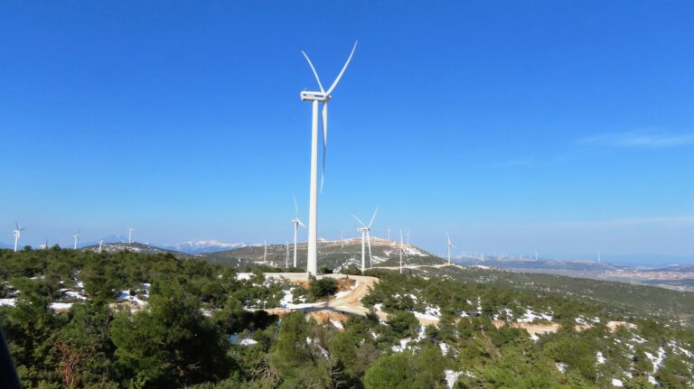 Ένθετο Οικονομία: Ευρωπαϊκή Τράπεζα Επενδύσεων – Χρηματοδότηση 2,2 δισ. ευρώ για έργα στην Ελλάδα