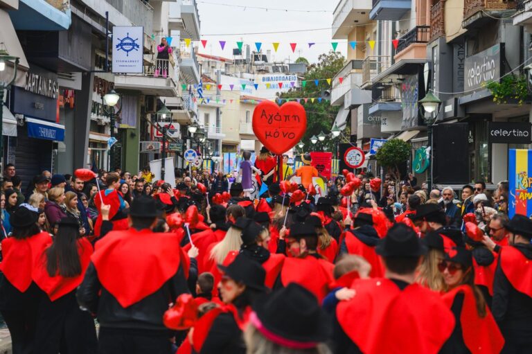 Επιτυχημένη η καρναβαλική παρέλαση στην Αμαλιάδα