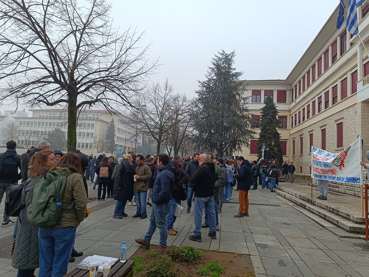 Με Ηπειρωτικό μοιρολόι στη μνήμη των θυμάτων των Τεμπών 
