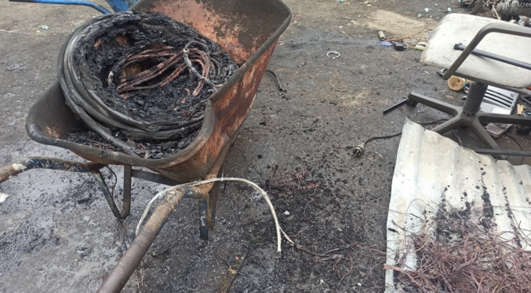 Θεσσαλονίκη: Έκαιγαν καλώδια για να πάρουν το χαλκό – Δύο συλλήψεις