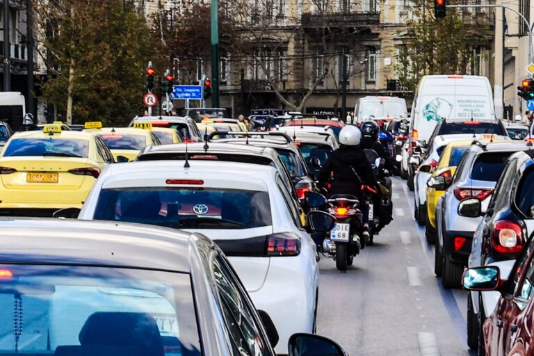 Πανελλήνιος Σύλλογος Εκπαιδευτών Οδήγησης: Οι οδηγοί άνω των 65 ετών ευθύνονται για το 16,6% των τροχαίων