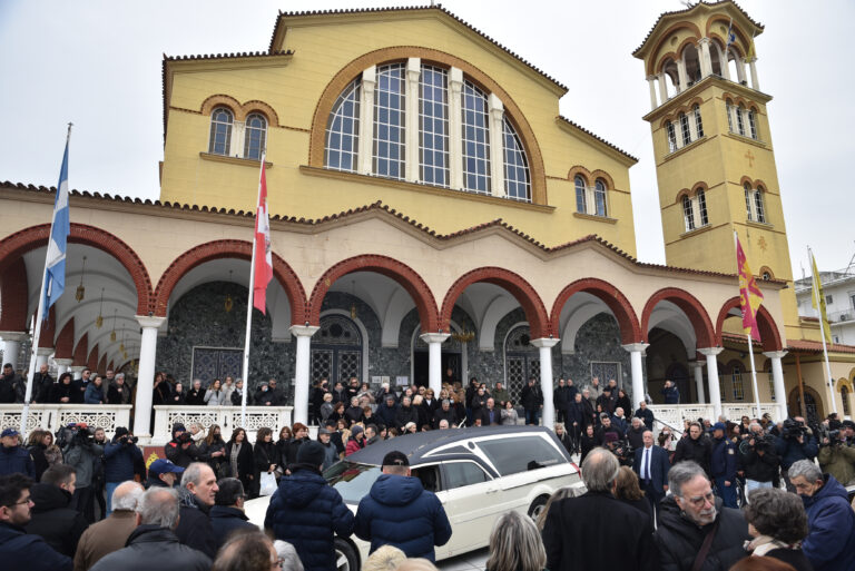 Τύρναβος: Συγκίνηση στην εξόδιο ακολουθία για το 39χρονο – Συνεχίζονται οι έρευνες στην περιοχή που εντοπίστηκε