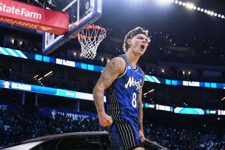 NBA: Ο ΜακΚλανγκ έκανε το «three-peat» στον διαγωνισμό καρφωμάτων της All-Star Saturday (video)