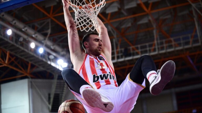 Final-8: Στο ρελαντί στα ημιτελικά ο Ολυμπιακός, 71-54 την Καρδίτσα