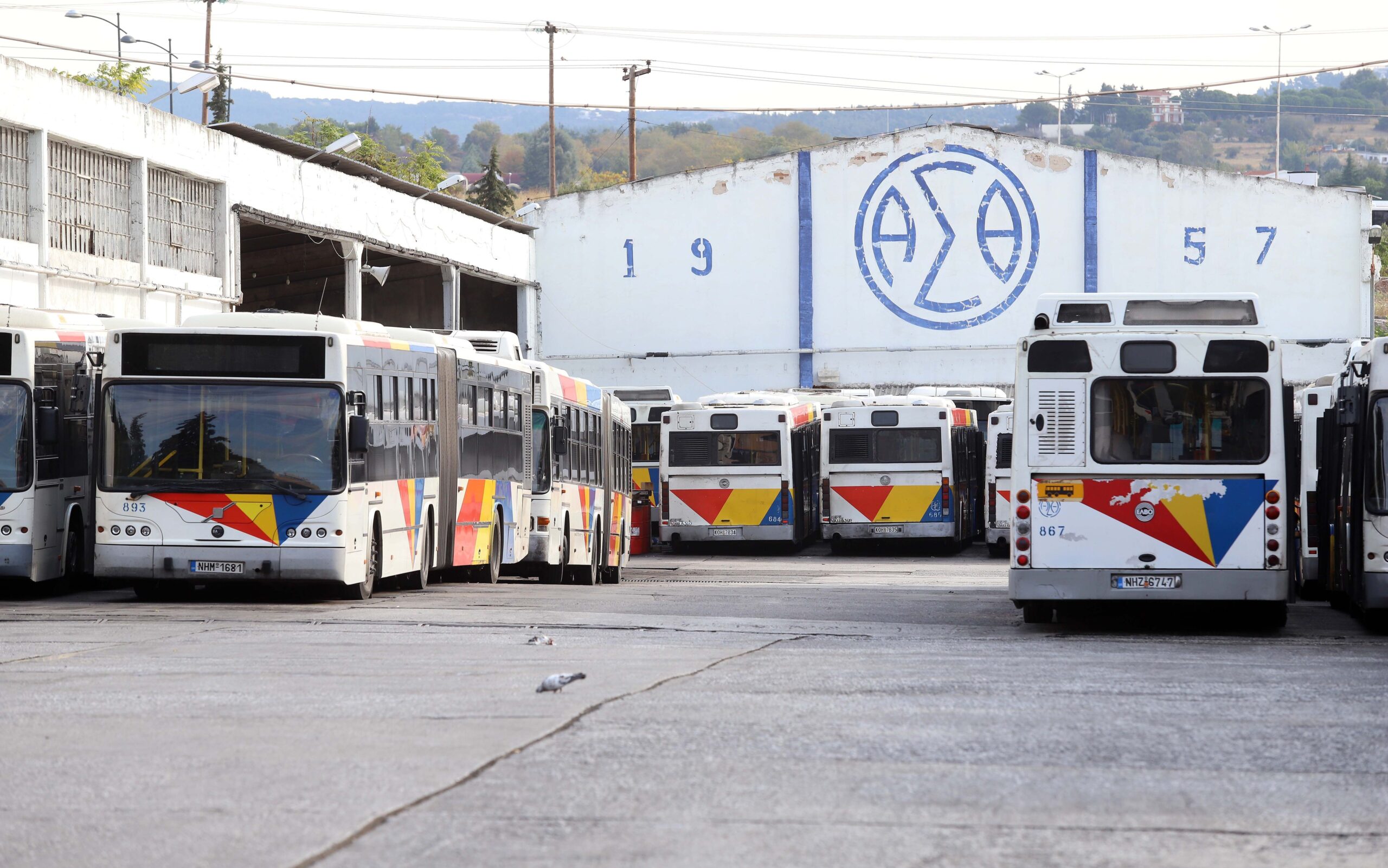 Άλλα 150 ηλεκτρικά λεωφορεία μέχρι το 2027 στη Θεσσαλονίκη – Συναντήσεις του υφ. Υποδομών και Μεταφορών Β. Οικονόμου με τις διοικήσεις ΟΑΣΘ και ΟΣΕΘ