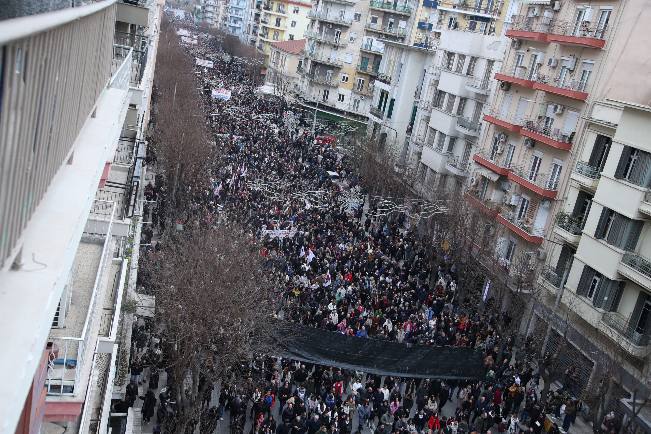 Κλοιός κινητοποιήσεων και απεργιών την Παρασκευή – Τι θα ισχύσει στη Θεσσαλονίκη