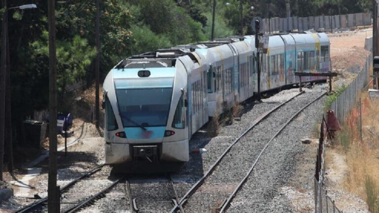 Eνίσχυση της ασφάλειας των επιβατών στα λεωφορεία και τα τρένα του προαστιακού της Δυτικής Αθήνας με 130 αστυνομικούς