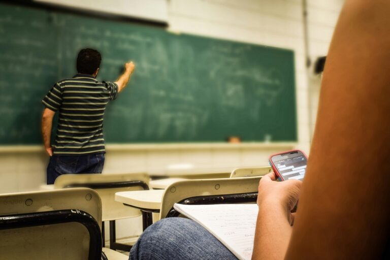 ΟΛΜΕ για δηλώσεις Κ. Μητσοτάκη περί αξιολόγησης: Προκλητική και απαράδεκτη επίθεση στον κλάδο των εκπαιδευτικών