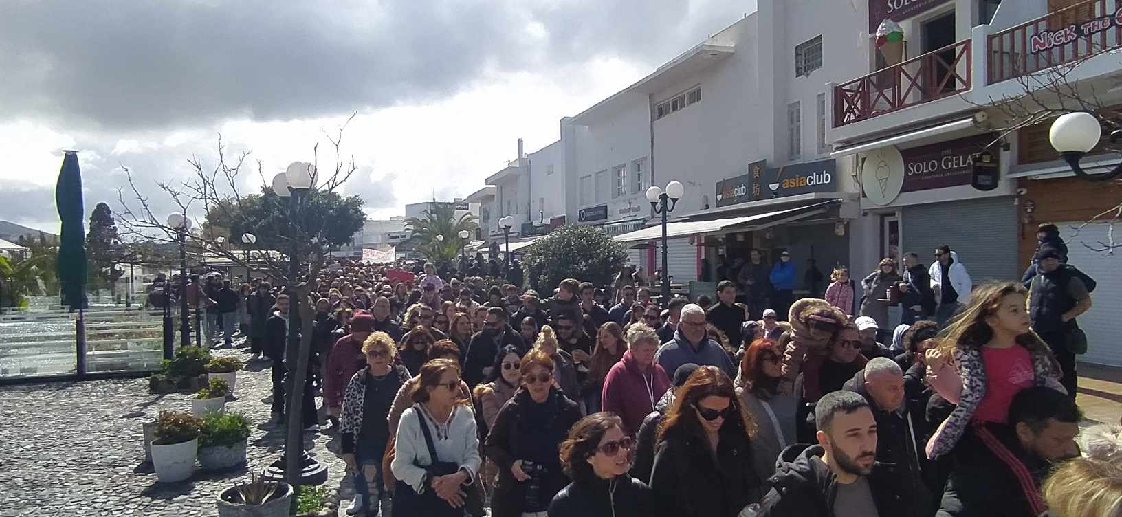 Μεγάλη η συγκέντρωση για τα Τέμπη στην Σαντορίνη