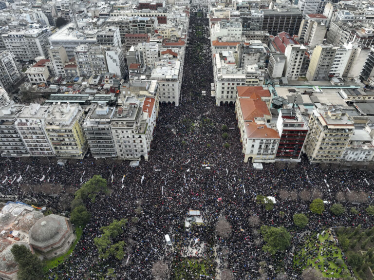 Θεσσαλονίκη: Ολοκληρώθηκε το συλλαλητήριο για τα δύο χρόνια από την τραγωδία των Τεμπών – Μαζική η συμμετοχή του κόσμου