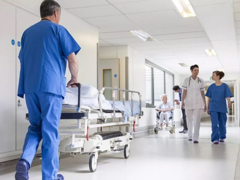 ΔΥΠΑ: Άνοιξαν από σήμερα οι αιτήσεις για την απασχόληση 500 τραυματιοφορέων στο Ε.Σ.Υ.