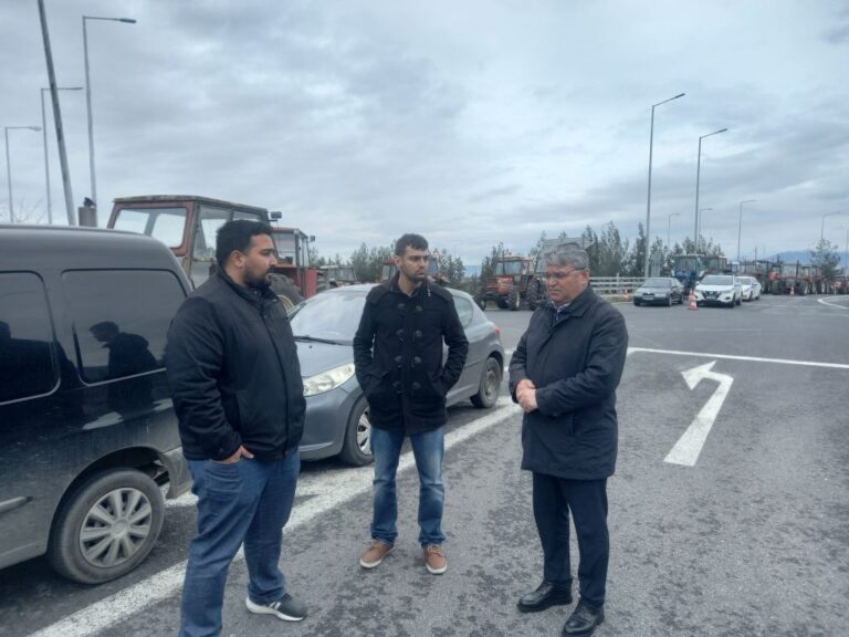Θεσσαλία: Στα αγροτικά μπλόκα ο πρόεδρος της ΝΙΚΗΣ Δημήτρης Νατσιός – “Η γεωργία τροφός όλων των Ελλήνων”