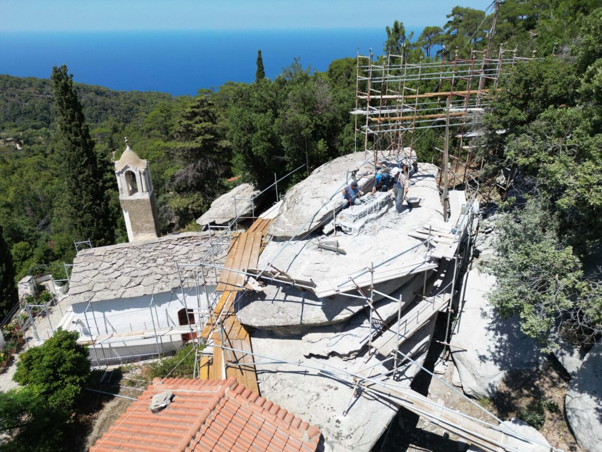 Ικαρία: Ολοκληρώθηκαν οι εργασίες αποκατάστασης της Μονής Θεοκτίστης