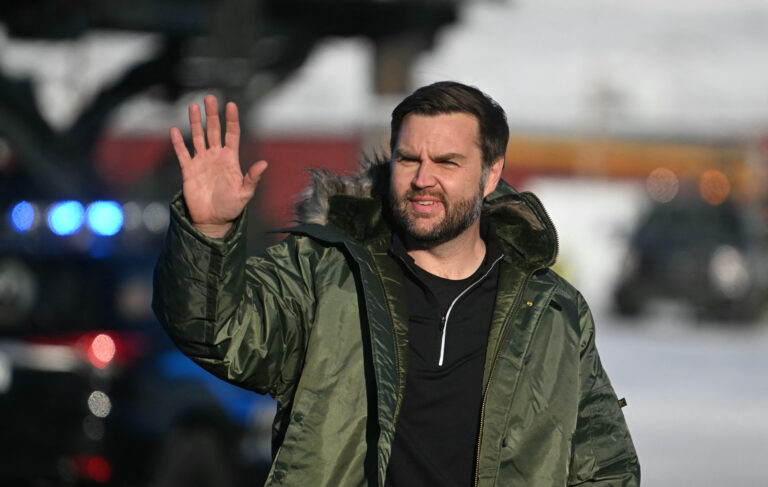 Βανς: Η Γροιλανδία θα είναι πιο ασφαλής υπό τις ΗΠΑ – Οι Γροιλανδοί θα επιλέξουν την ανεξαρτησία τους από τη Δανία
