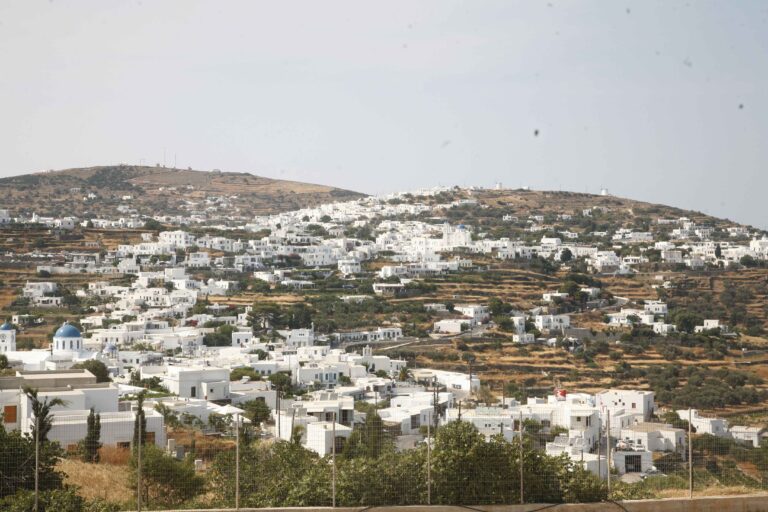 Σίφνος: To ΣτΕ σταμάτησε προσωρινά την κατασκευή υπόσκαφων κατοικιών έπειτα από προσφυγή πολιτών