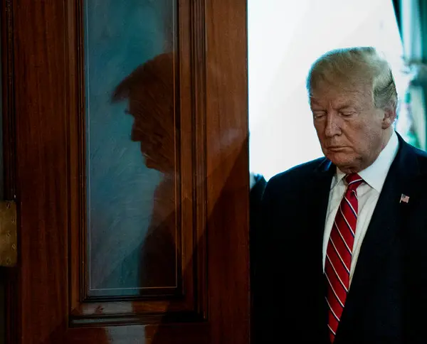 Washington Post: Ο Τραμπ πιέζει τους συμβούλους του να κλιμακώσουν την αύξηση των δασμών