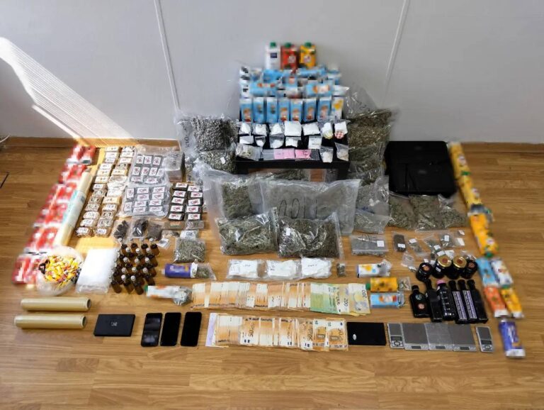 Συνελήφθησαν τρία άτομα που διακινούσαν ναρκωτικά σε συσκευασίες χυμού στη Νοτιοανατολική Αττική