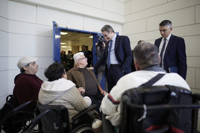 Συνάντηση Κ. Μητσοτάκη με αντιπροσωπεία του Πανελλήνιου Συλλόγου Παραπληγικών – Στο επίκεντρο θέματα προσβασιμότητας στα ΜΜΜ