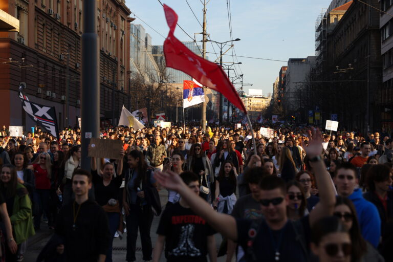 Φοιτητική πορεία στο Βελιγράδι και συγκέντρωση συμπαράστασης στους δημοσιογράφους της δημόσιας τηλεόρασης