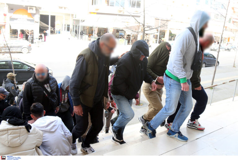 Θεσσαλονίκη: Στις εισαγγελικές αρχές οι 23 συλληφθέντες για τα κυκλώματα αρχαιοκαπηλίας– Απαγγέλθηκαν κακουργηματικές διώξεις