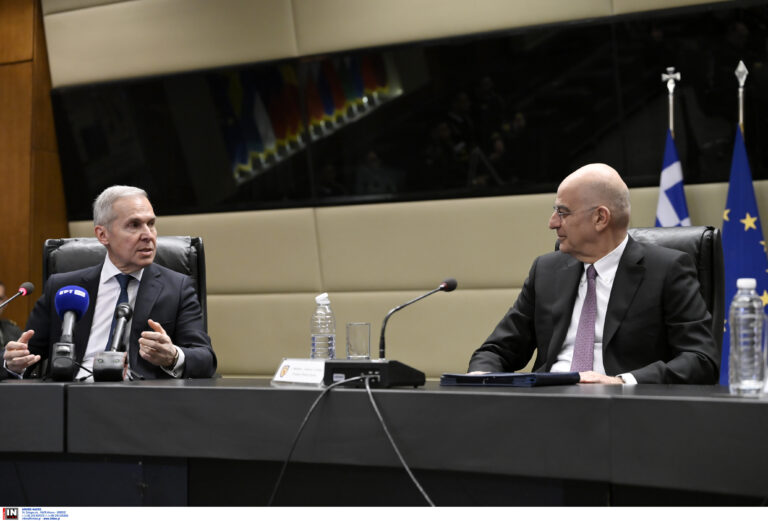 Ν. Δένδιας: Πρόκειται για μια σκυταλοδρομία, ο Γ. Κεφαλογιάννης δίνει τη σκυτάλη της μεταρρύθμισης στον Θ. Δαβάκη εν κινήσει