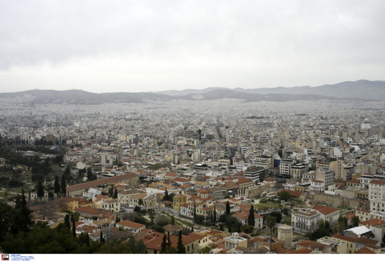 Καιρός: Βροχές και καταιγίδες την Πέμπτη, υποχώρηση της θερμοκρασίας και της σκόνης την Παρασκευή – Πρόγνωση από την Α. Τυράσκη