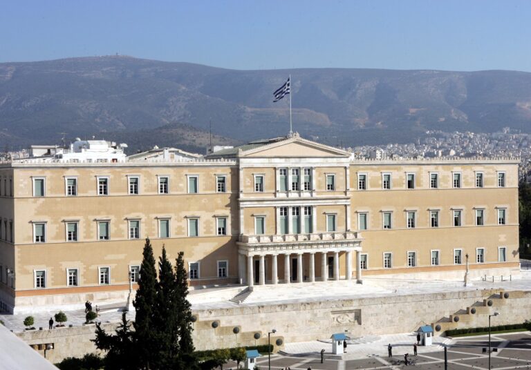 Τα πολιτικά μηνύματα για την Ανάσταση και το Πάσχα