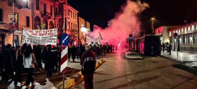 Συλλαλητήριο για τα Τέμπη στην Πάτρα: Μαζική η συμμετοχή και την Παρασκευή – Πορεία με καπνογόνα στον ΟΣΕ