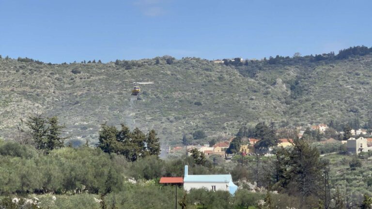Χανιά: Πυρκαγιά στο Καλαμίτσι Αποκόρωνα – Σε ετοιμότητα οι κάτοικοι με μήνυμα του 112 (βίντεο)