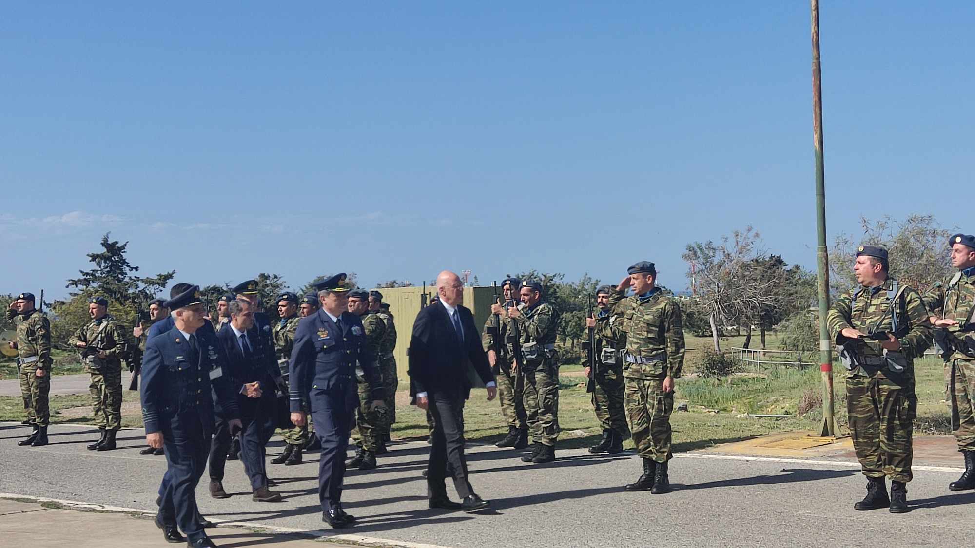 Ηράκλειο: Επιθεώρησε την βάση των S300 ο Νίκος Δένδιας – Εντός των ημερών ο Πρωθυπουργός ενημερώνει τη Βουλή για την “Ασπίδα του Αχιλλέα”